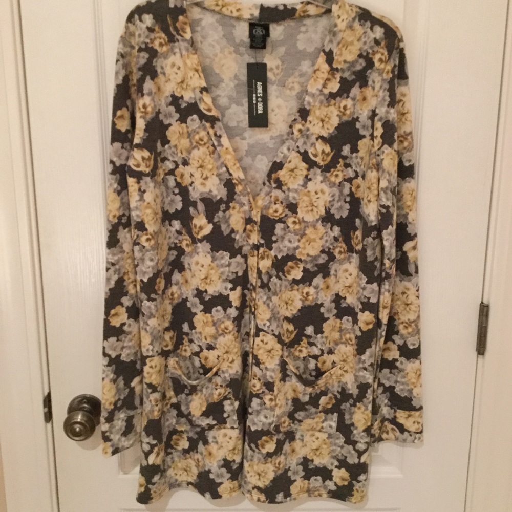 AGNES & DORA size Large Floral Essential Cardigan NEW